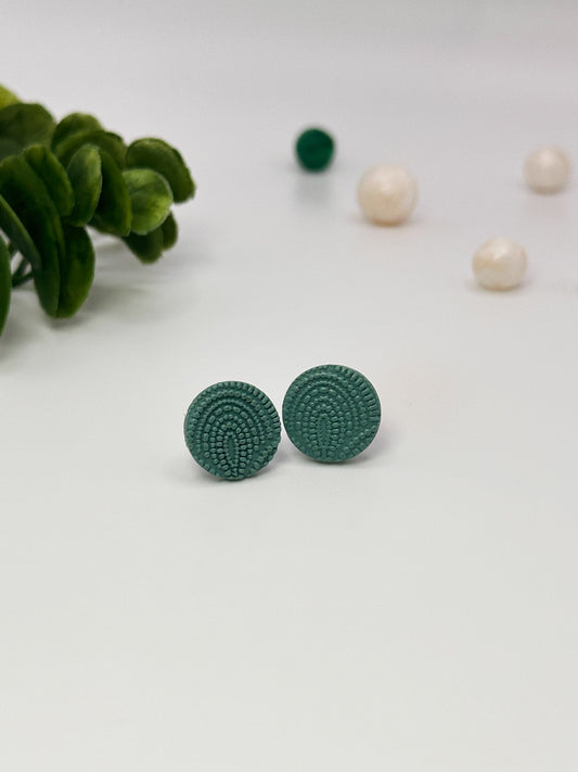 Embossed arch stud earrings